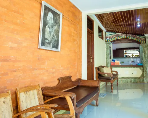 Blanjong Homestay by Ecommerceloka Hotels near Pengembak Beach