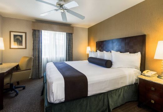 라마다 바이 윈덤 코스타 메사