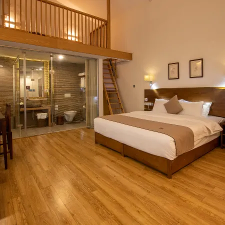 Zizai Pingjiang Wild Luxury Resort