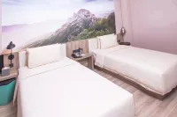 Atour Hotel (QinHuangDao Railway Station Yingbin Road) Отели рядом с достопримечательностью «Император Цзянь просит уйти в море»