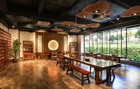 Shuiyun Jingshe Hot Spring Hotel (Xinfeng Meikeng) Отели рядом с достопримечательностью «Huafeng Hot Spring»