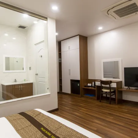 Hoang Hung Hotel Отели рядом с достопримечательностью «Гипермаркет Vincom Plaza Thu Duc»