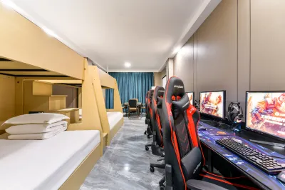 Seven o'clock Sunshine E-sports Hotel (Hebi Xinghe Street Yulong Shopping Center)