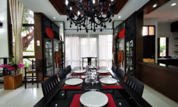 YiZen Boutique Phutara 5 Bedroom Villa