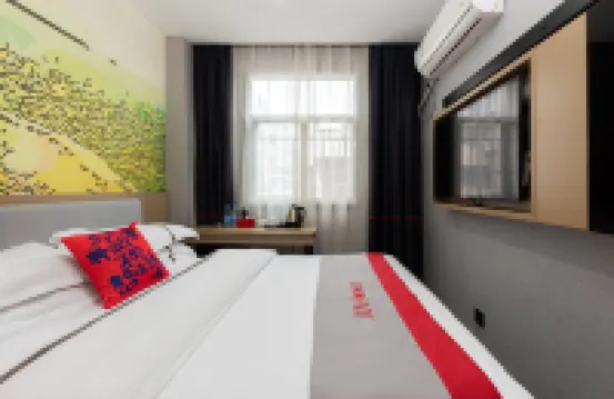 Junyi Chain Hotel - parking