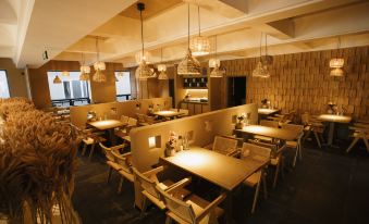 Xinjiang Wenlv Aerial Grassland Resort Hotel