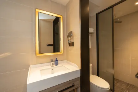 HanTing Premium Hotel (Linfen Chezhanjie) Отели рядом с достопримечательностью «Xi'an International Studies University Shanxi Branch»