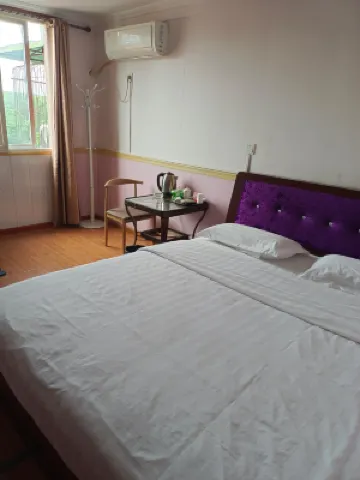 Luojiang Jinyuan Hotel