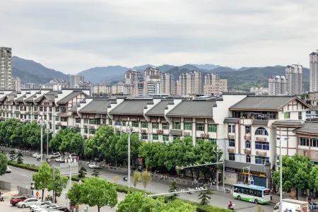 Le Méridien Отели рядом с достопримечательностью «Ninghuawanxing Square»