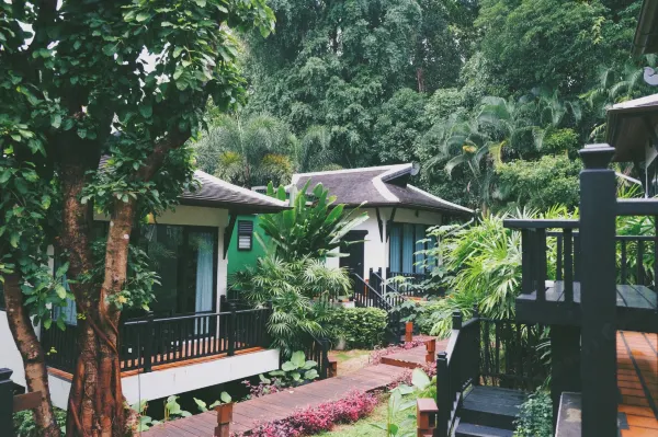 น้ำใสเขาสวย รีสอร์ท (Numsai Khaosuay Resort)
