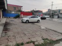 Dongcheng Hotel - parking