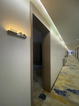 Walking Cloud Business Hotel Отели рядом с достопримечательностью «Jiajiazhuang Folk Customs Zoo»