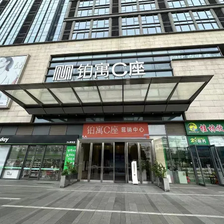 Yi She Designer Homestay (Guilin Railway Station Wanda Plaza Branch)