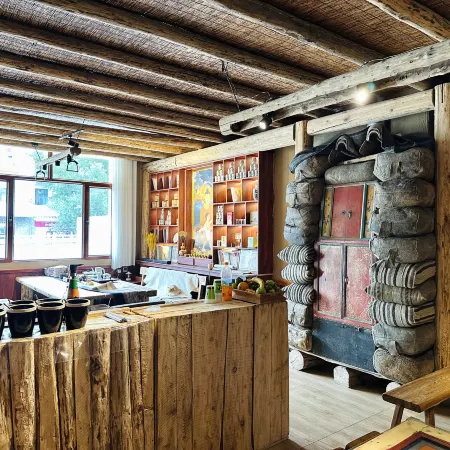 Shangu Homestay (Yagetang Branch)