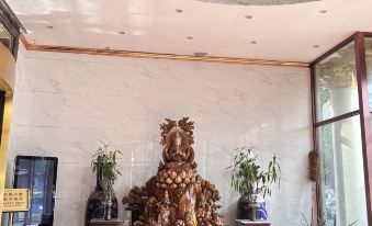 Golden Sun Hotel (Luoyang Longmen High-speed Railway Station Guanlin Market)