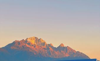 Lijiang Minaduanyi Snow Mountain Viewing Holiday B&B