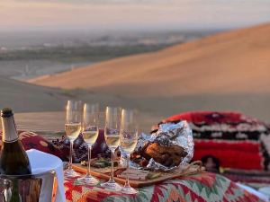 Dunhuang Desert Moon Bay Wild Luxury Desert Camping Starry Sky Hotel