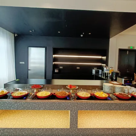 WanYoo Esports Hotel (Shaoxing Paojiang Economic and Technical Development Area Century Street)