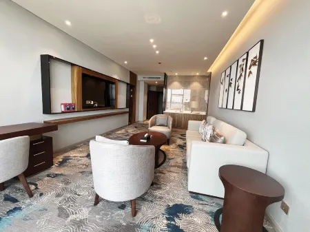 Hewei Gui Hotel (Xuchang East Station Branch) Отели в г. Сюйчан