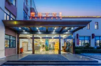 Qingteng Yisu Hotel (Chunxiao Avenue Yangsha Mountain Seaside Park Store) Hotels near CPC Ningbo Beilun District Committee Party School