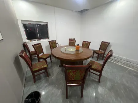 xiyun Holiday Hotel Отели в г. Риту