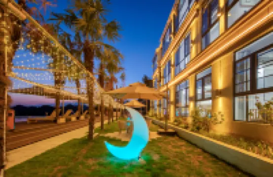 鳳凰攬月度假民宿