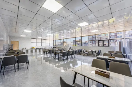 baoyu Отели рядом с достопримечательностью «Nanhai No.1 Middle School Stadium»