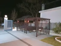 Runze Apricot Garden Hotels near Maozifeng Tourist Attractions