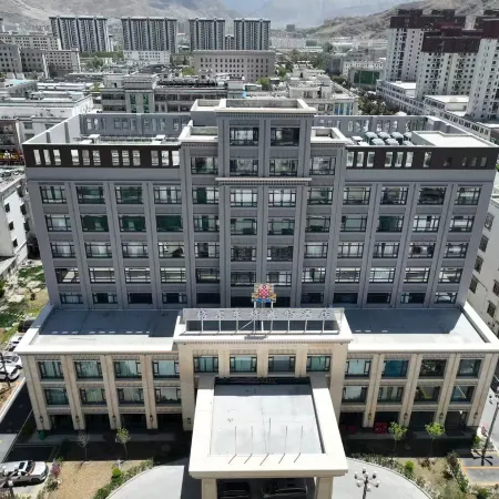 Ge'erdongzan Tibetan Charm Hotel