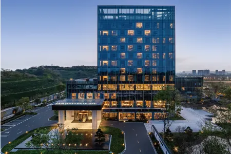 Howard Johnson Goutou Plaza Zigong Отели рядом с достопримечательностью «Sichuan University of Light Chemical Industry (Libaihe Campus)»