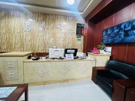 Dongxiang Autonomous County Minglong Hotel Отели рядом с достопримечательностью «Линьшай Хуэй автономная префектура дорожного транспорта Восточно-Сингапурского автономного округа»