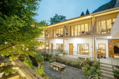 Shuimo Ancient Town Lianni Small Residence 仁吉喜目谷周辺のホテル