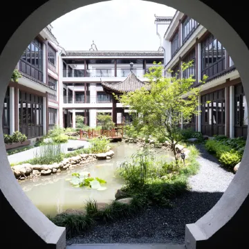 Ninghai Qiantongguzhen Immersing Hotel