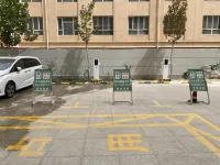 Jianguo HIDDEN Hotel (Hotan Night Market Tuanjie Square) - Bãi đậu xe