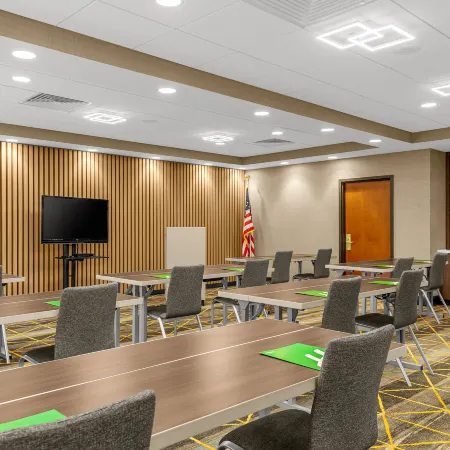 Holiday Inn CLEVELAND by IHG