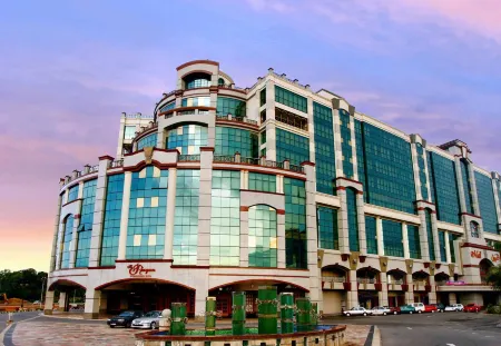 The Rizqun International Hotel Отели рядом с достопримечательностью «Gadong Night Market»