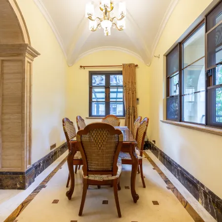 Jingyuan Resort Pool Villa