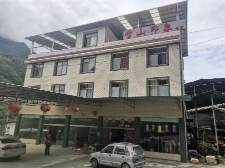 Asbestos Snow Mountain Impression Accommodation Отели рядом с достопримечательностью «Caoke Tibetan Township»