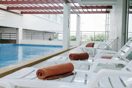 Prachuap Grand Hotel Отели рядом с достопримечательностью «Wing 5»