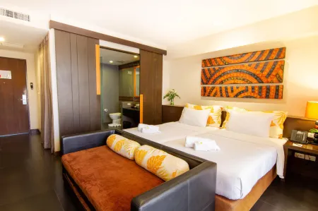 FuramaXclusive Sandara Hua Hin at Cha-am Beach Отели рядом с достопримечательностью «Simantra Private Villas»