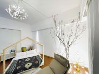 宜昌盛琳公寓 - 北欧原木投影大床房
