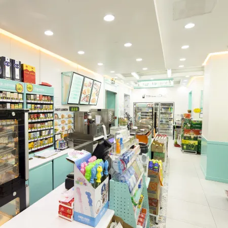 Yixin Hotel(Qingdao Zhanqiao Railway Station Metro Station) Отели рядом с достопримечательностью «Вокзал Циндао»