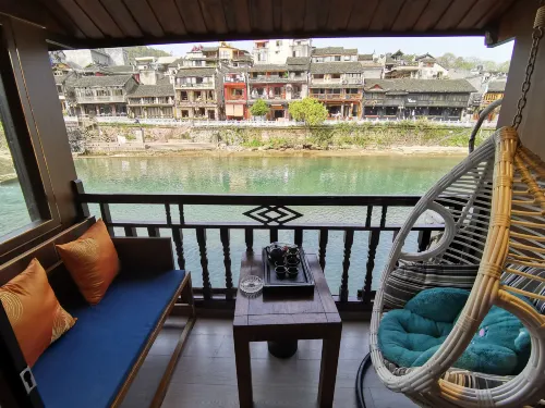 Fenghuang Jingqi Riverside Chinese Inn (Fenghuang Ancient Town) - Inns