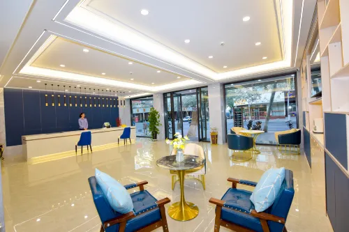 โรงแรมนานาชาติ โฟร์ซีซั่นส์ ซันไชน์ ตุนหวง