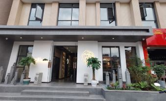 Huichuan Zhuxia Boutique Hotel