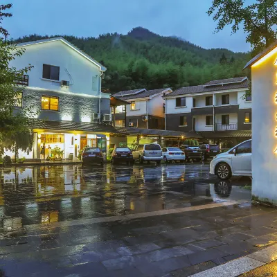 Yunshang Caoyuan Nashan Nashe Resort Hotel Hotels near Sky Land