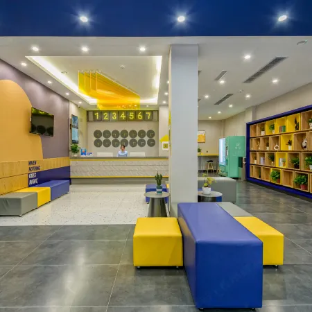 7Days Inn Hotel (Neijiang Longchang Zhongxin Passenger Station)