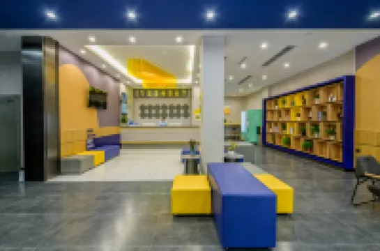 7Days Inn Hotel (Neijiang Longchang Zhongxin Passenger Station)