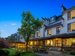 Floral Hotel·Xianju Shuangxi Hostel (Wuyuan Scenic Area Moon Bay)