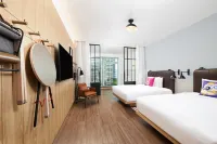 Moxy Shenzhen North Station Hotels in Shenzhen